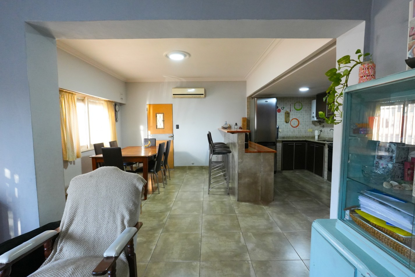 CASA TOTALMENTE REMODELADA 3 DORMITORIOS Y DOBLE COCHERA