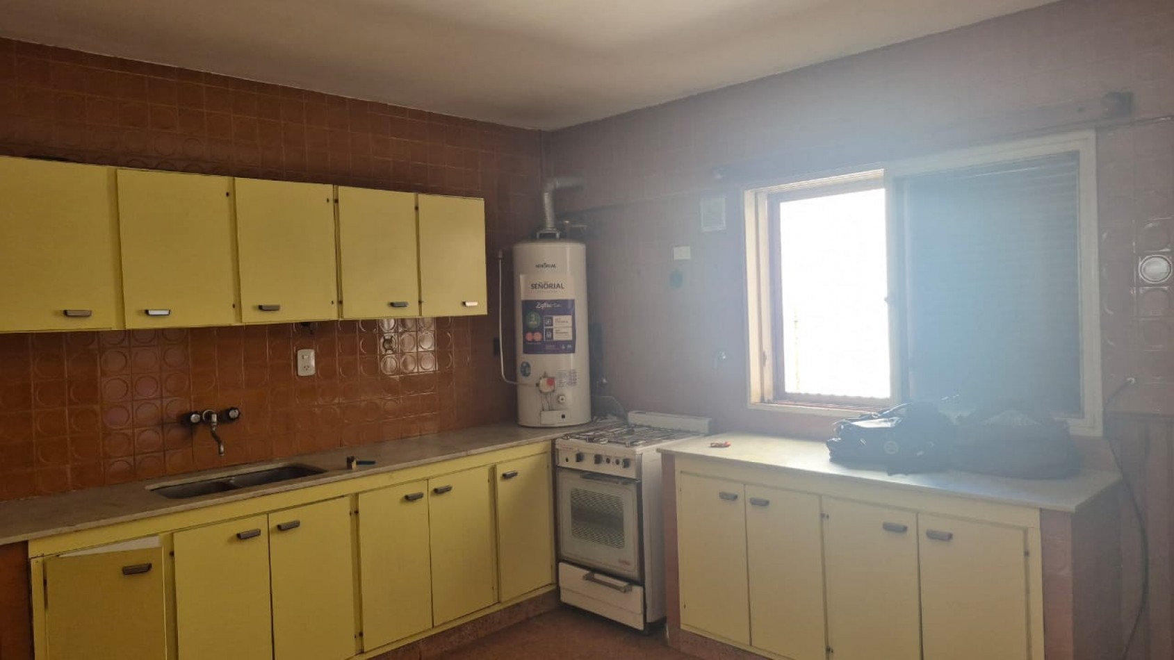 OPORTUNIDAD UNICA: 170 m² de Categoria a Modernizar en calle Cafferata