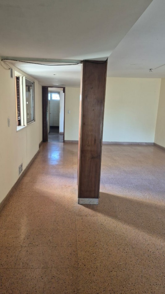 OPORTUNIDAD UNICA: 170 m² de Categoria a Modernizar en calle Cafferata