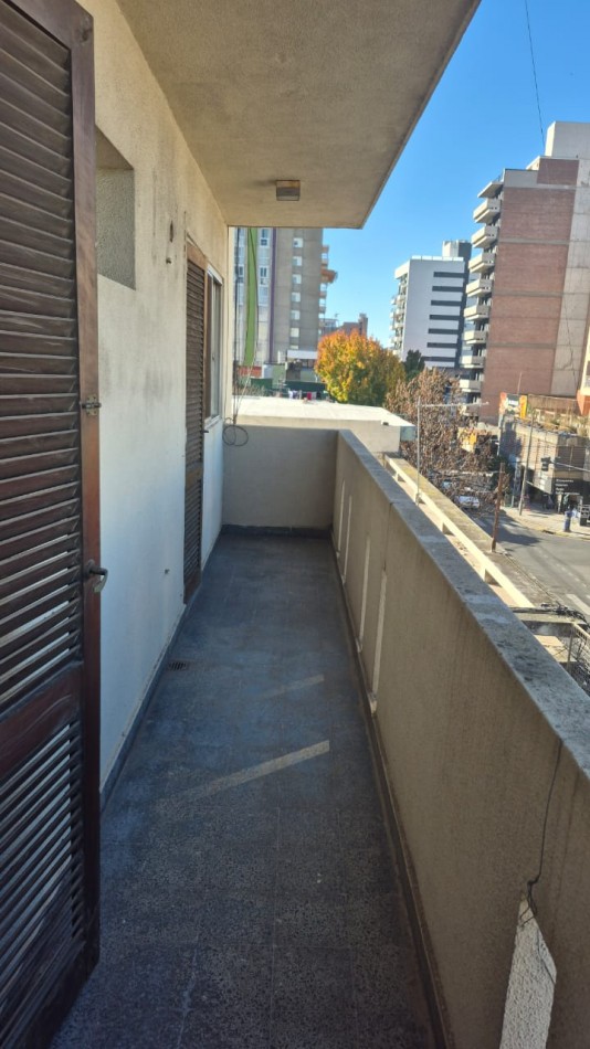OPORTUNIDAD UNICA: 170 m² de Categoria a Modernizar en calle Cafferata