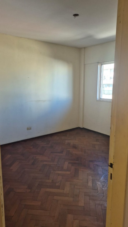 OPORTUNIDAD UNICA: 170 m² de Categoria a Modernizar en calle Cafferata