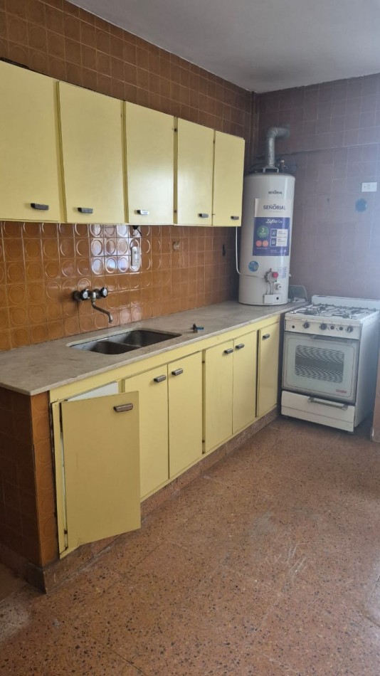 OPORTUNIDAD UNICA: 170 m² de Categoria a Modernizar en calle Cafferata