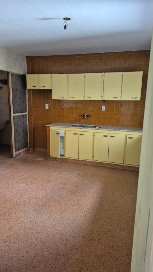 OPORTUNIDAD UNICA: 170 m² de Categoria a Modernizar en calle Cafferata