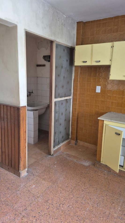 OPORTUNIDAD UNICA: 170 m² de Categoria a Modernizar en calle Cafferata