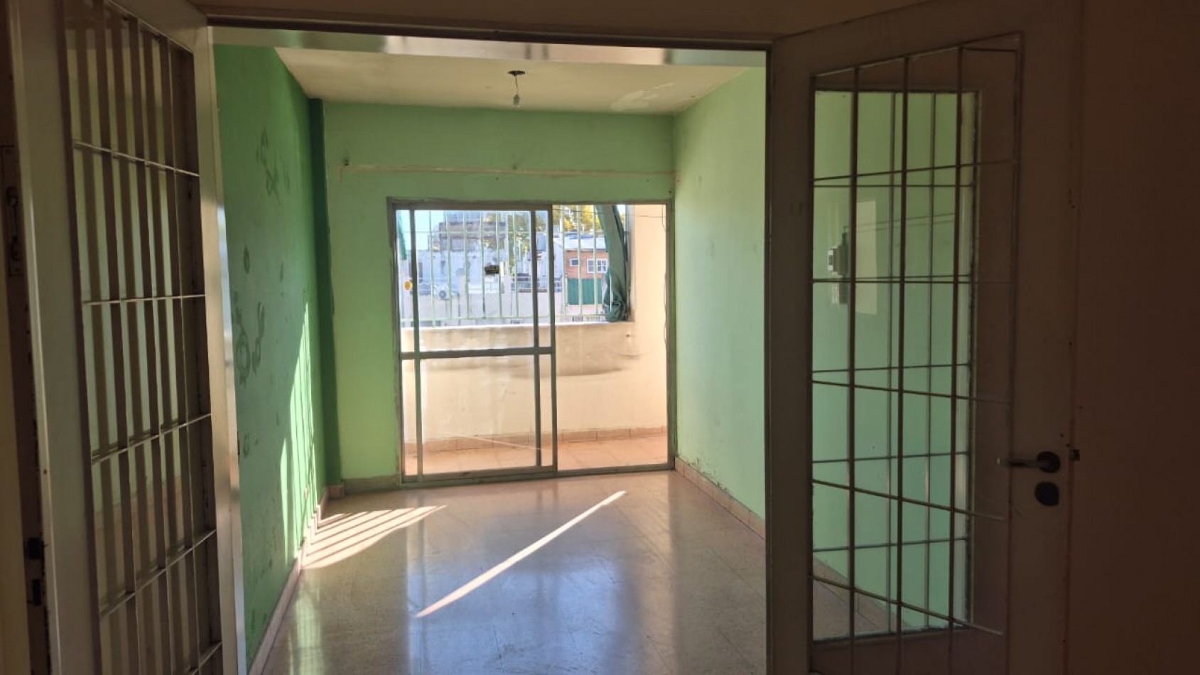 OPORTUNIDAD UNICA: 170 m² de Categoria a Modernizar en calle Cafferata