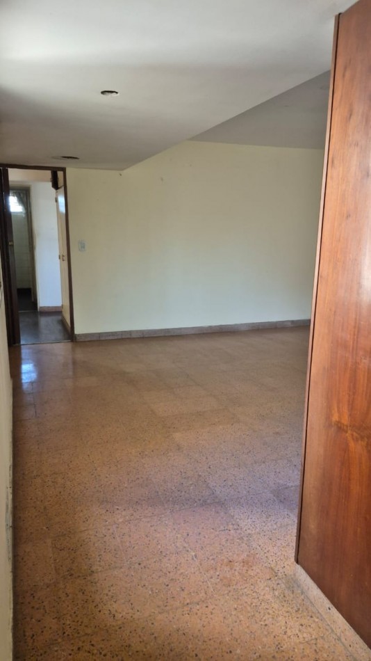OPORTUNIDAD UNICA: 170 m² de Categoria a Modernizar en calle Cafferata