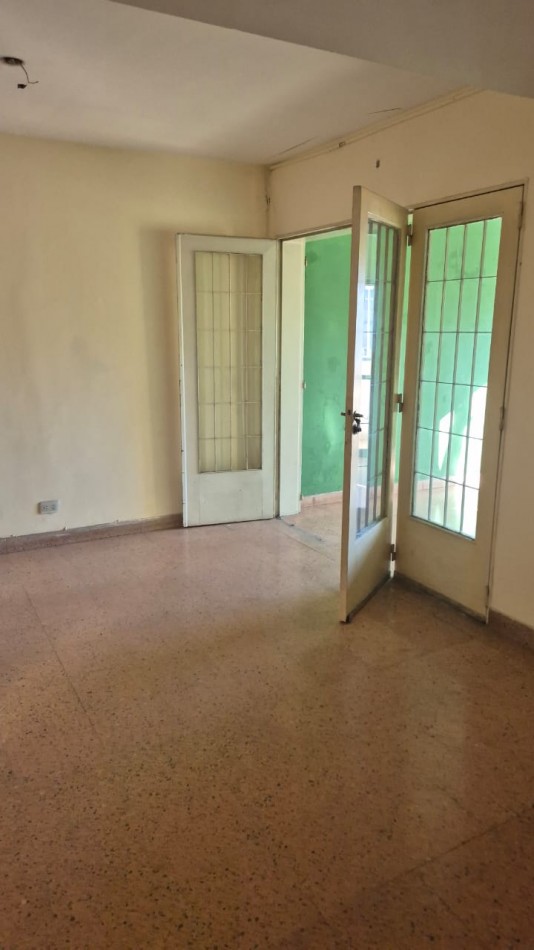 OPORTUNIDAD UNICA: 170 m² de Categoria a Modernizar en calle Cafferata