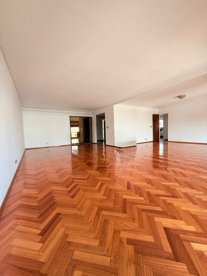 Piso Exclusivo 7 Ambientes - 280m² - Quincho con Parrilla y Cochera - Flores