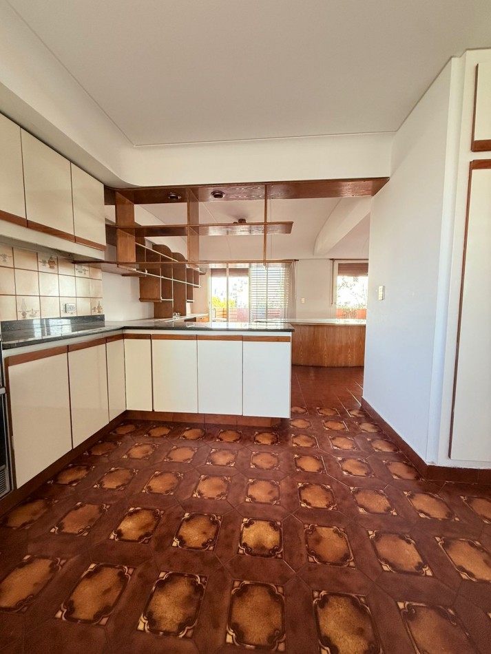 Piso Exclusivo 7 Ambientes - 280m² - Quincho con Parrilla y Cochera - Flores