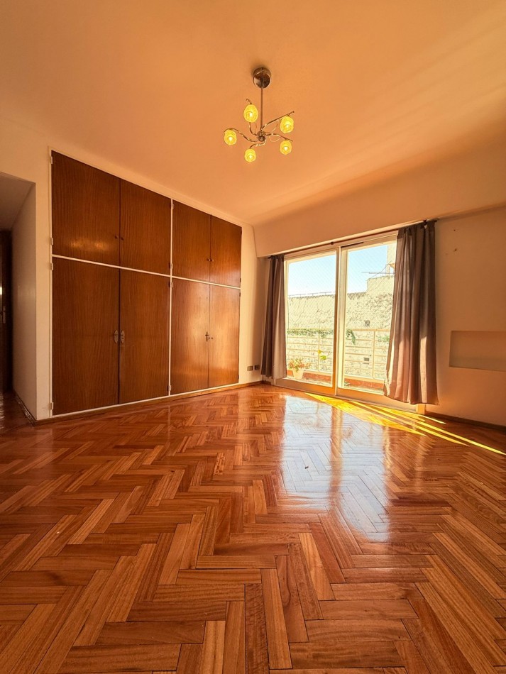 Piso Exclusivo 7 Ambientes - 280m² - Quincho con Parrilla y Cochera - Flores