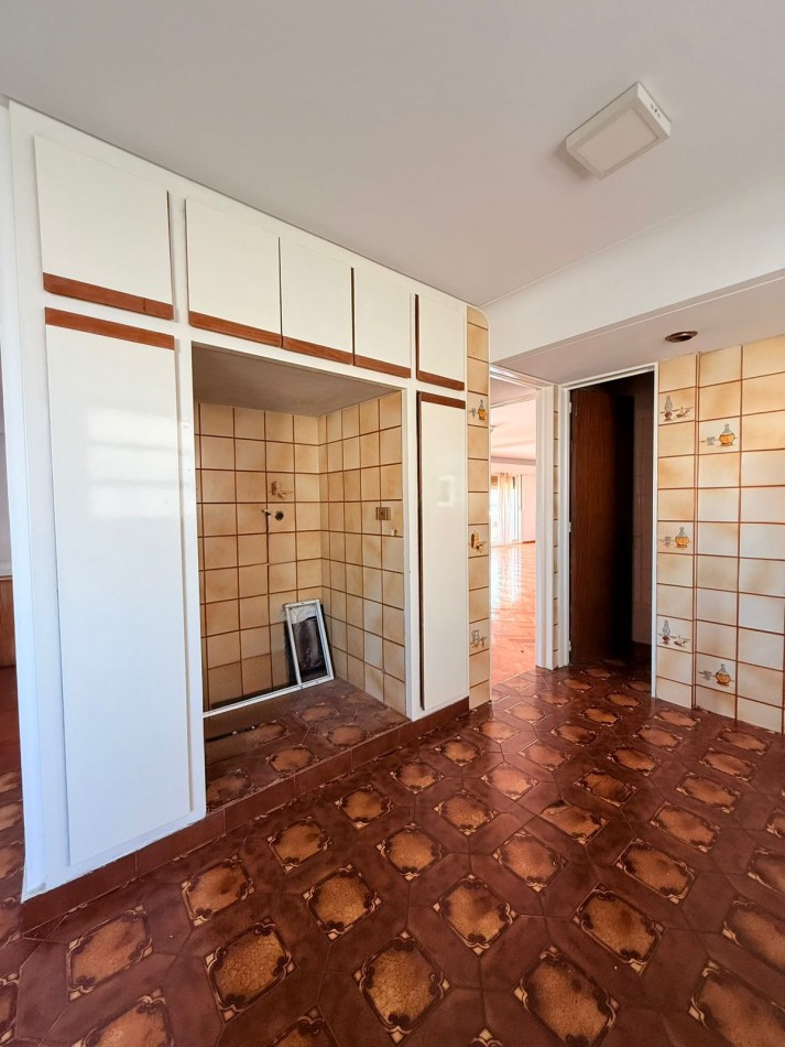 Piso Exclusivo 7 Ambientes - 280m² - Quincho con Parrilla y Cochera - Flores