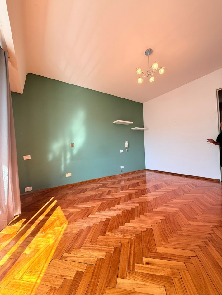 Piso Exclusivo 7 Ambientes - 280m² - Quincho con Parrilla y Cochera - Flores