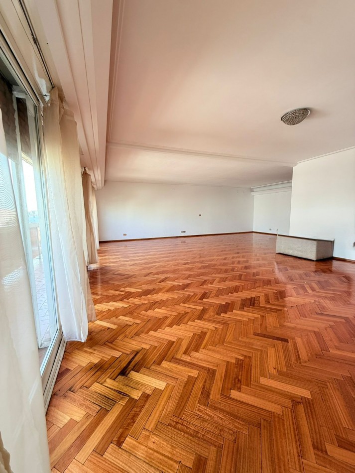 Piso Exclusivo 7 Ambientes - 280m² - Quincho con Parrilla y Cochera - Flores