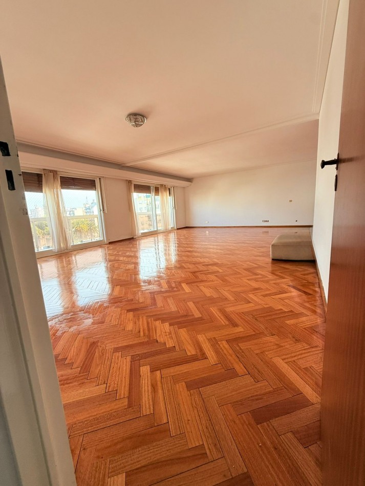 Piso Exclusivo 7 Ambientes - 280m² - Quincho con Parrilla y Cochera - Flores