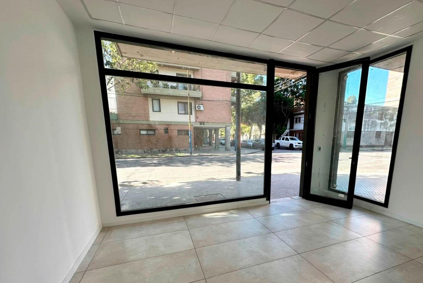 LOCAL COMERCIAL EN VENTA -CALLE SAN LUIS 3301
