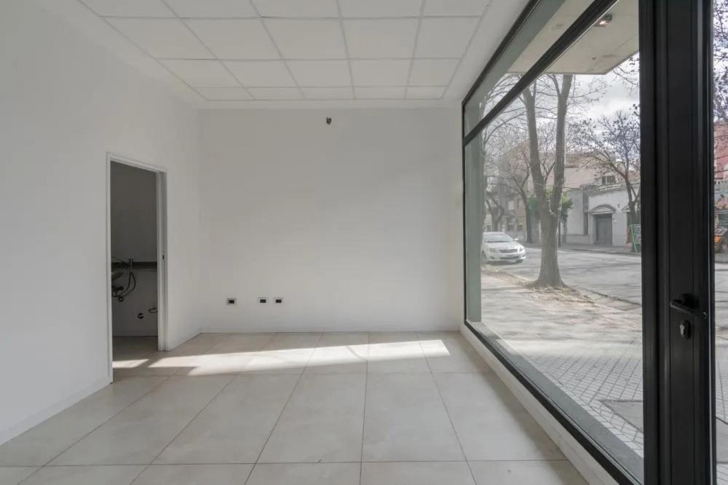 LOCAL COMERCIAL EN VENTA -CALLE SAN LUIS 3301