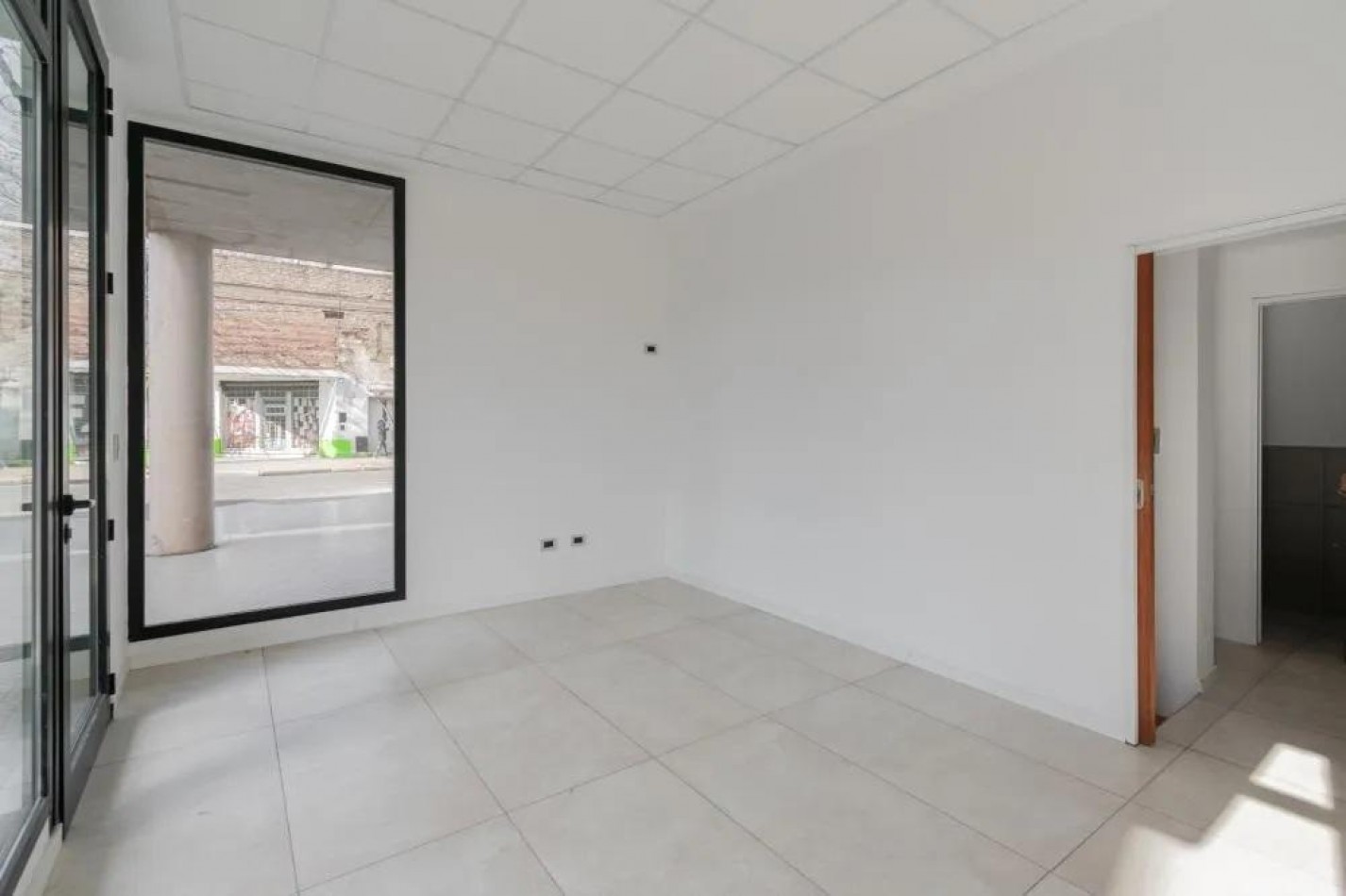 LOCAL COMERCIAL EN VENTA -CALLE SAN LUIS 3301