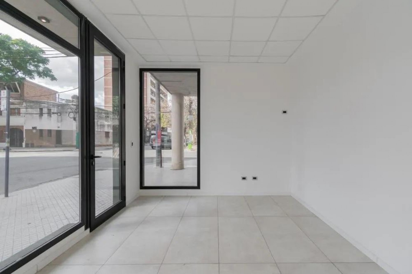 LOCAL COMERCIAL EN VENTA -CALLE SAN LUIS 3301