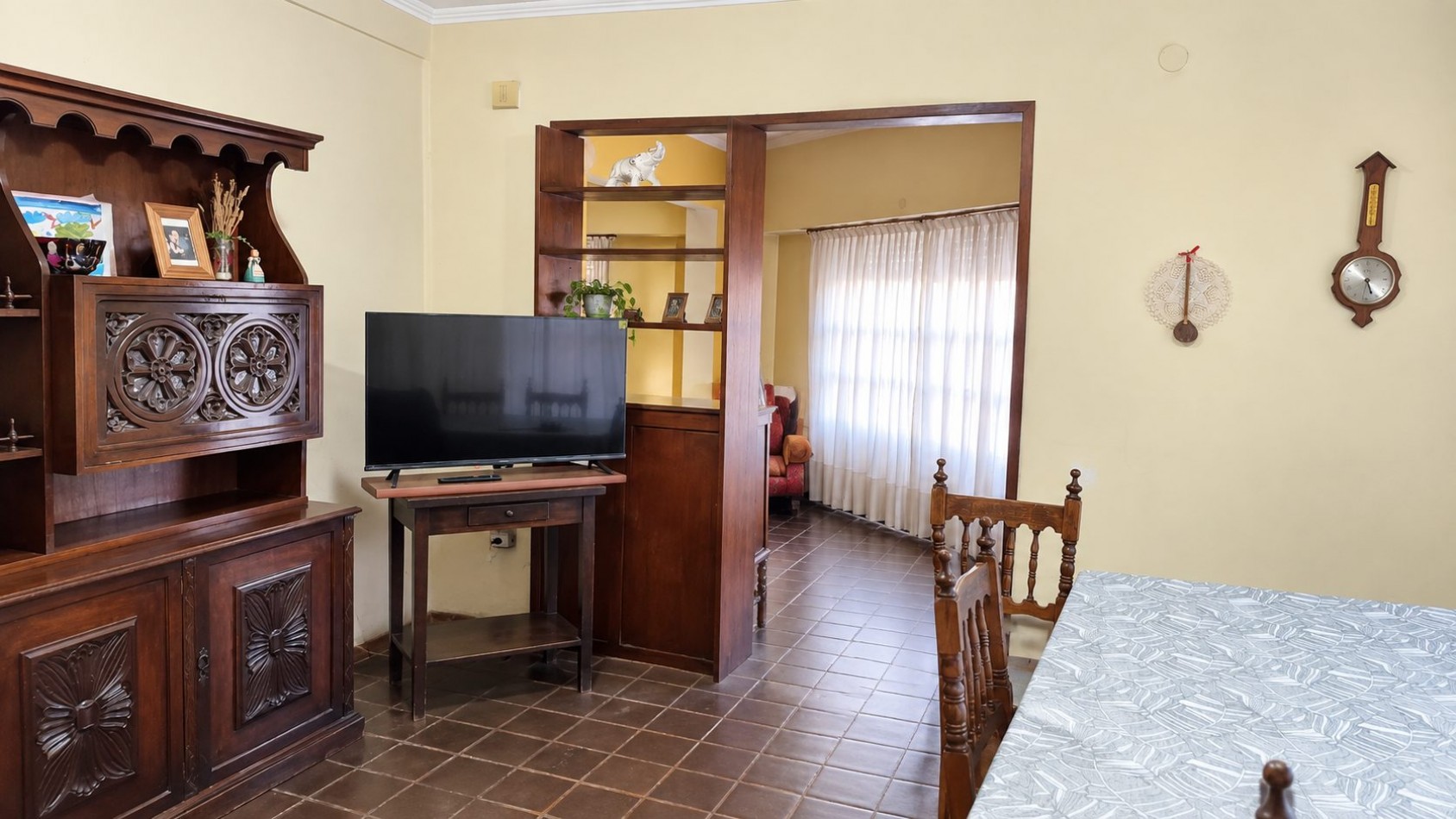 IMPOSTANTE CASA EN ESQUINA - 500 m² CONSTRUIDOS EN EL CORAZON DE ECHESORTU
