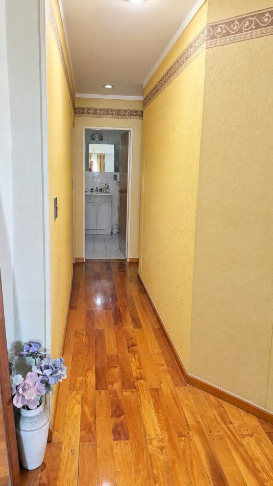 IMPOSTANTE CASA EN ESQUINA - 500 m² CONSTRUIDOS EN EL CORAZON DE ECHESORTU