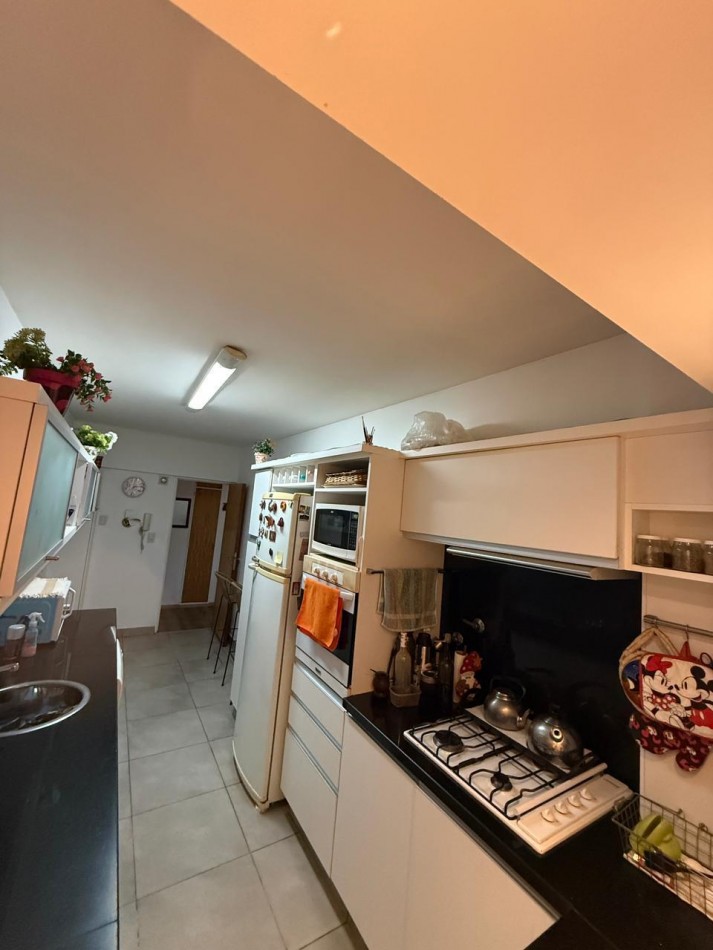 DEPARTAMENTO 2 DORMITORIOS CON PATIO, BALCON Y COCHERA - MACROCENTRO