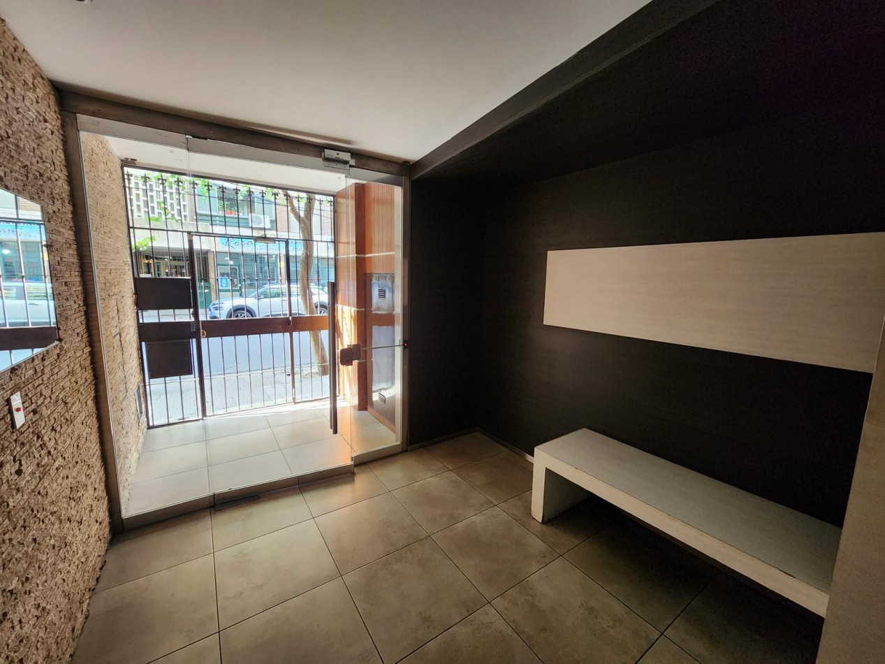 DEPARTAMENTO 2 DORMITORIOS CON PATIO, BALCON Y COCHERA - MACROCENTRO