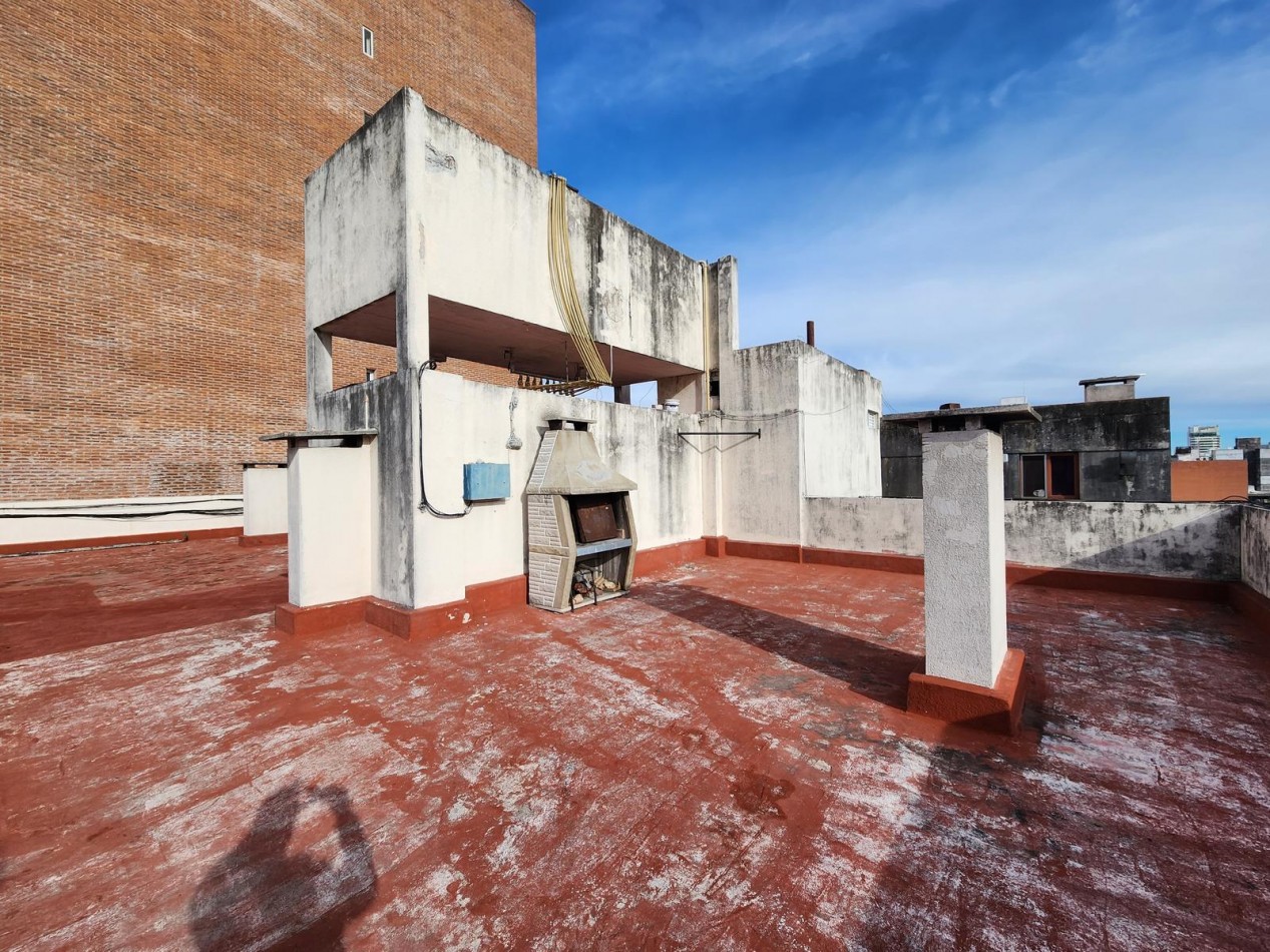 DEPARTAMENTO 2 DORMITORIOS CON PATIO, BALCON Y COCHERA - MACROCENTRO