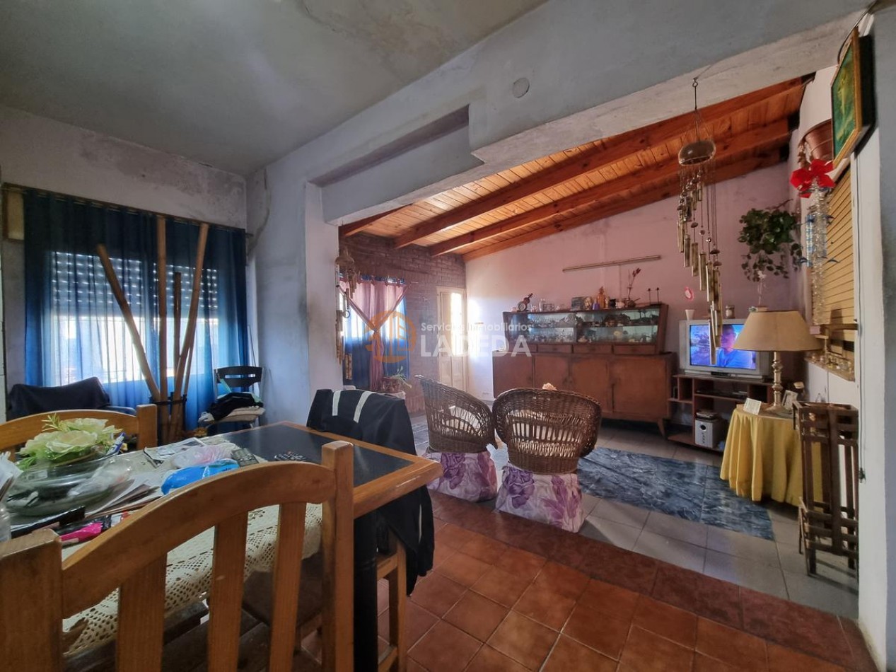 BARRIO BELLA VISTA  - 2 CASAS IDEAL PARA 2 FAMILIAS