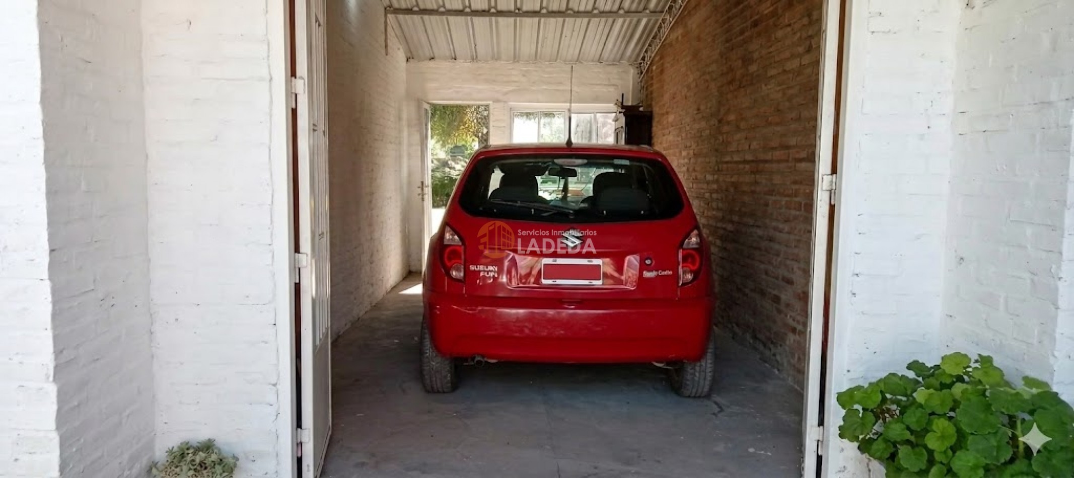 CASA 3 DORMITORIOS Y HERMOSO JARDIN EN ZAVALLA