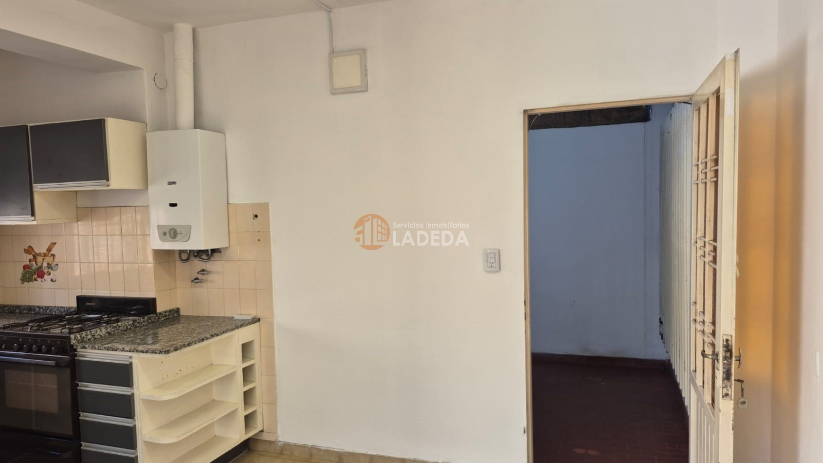 CASA 2 DORMITORIOS Y AMPLIO PATIO -GARAGE USO EXCLUSIVO -ZONA SUR