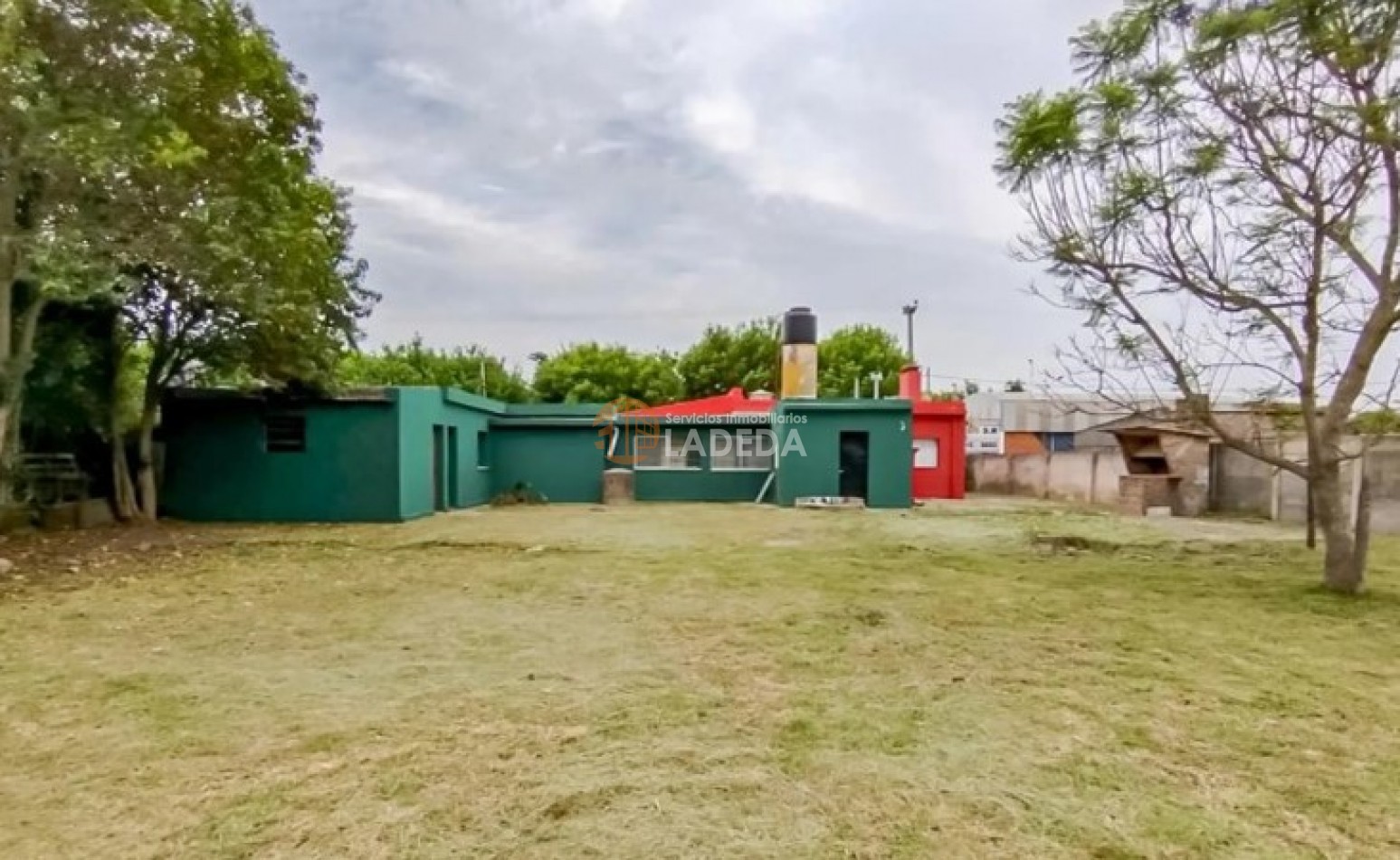 CASA A LA VENTA o PERMUTA DE 214 M2 CUBIERTOS CALLE MITRE 345 -MONJES - SANTA FE