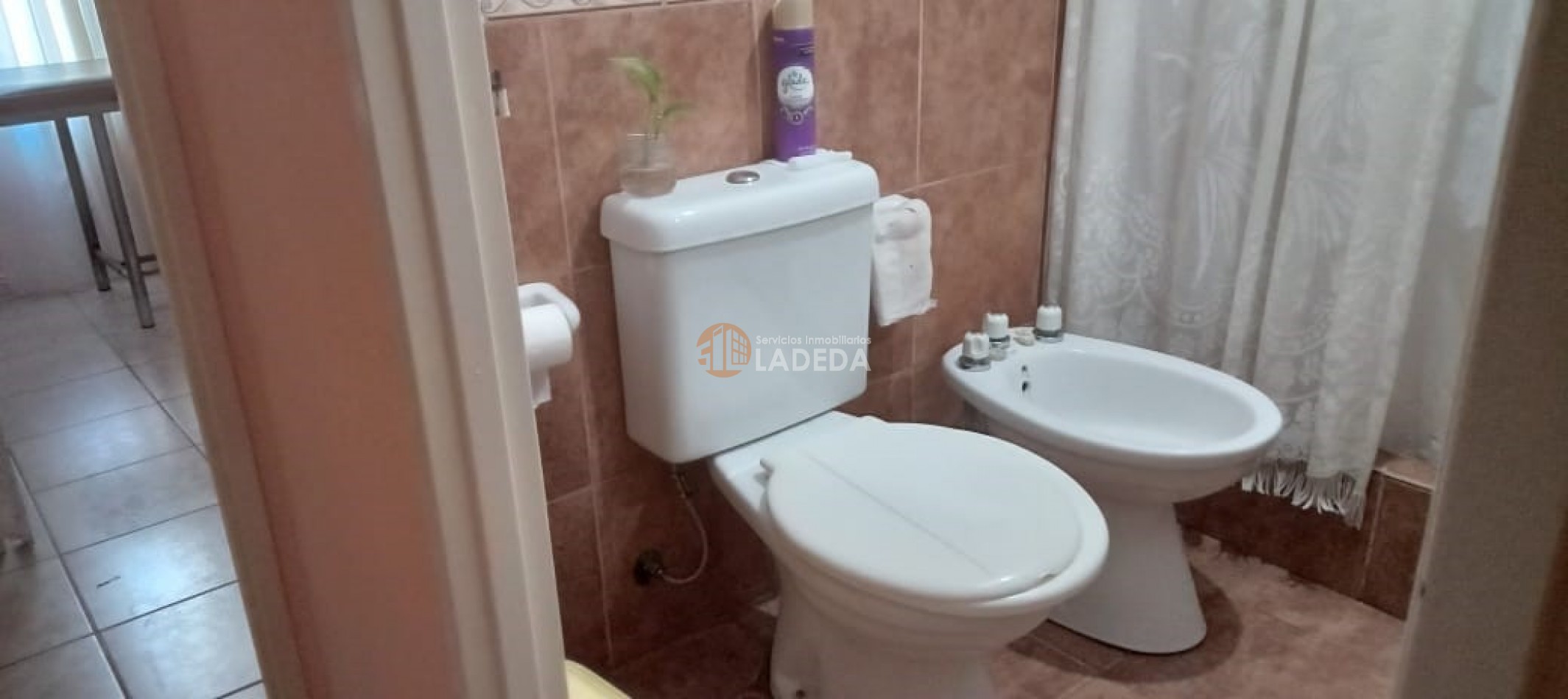 CASA 3 DORMITORIOS Y HERMOSO JARDIN EN ZAVALLA