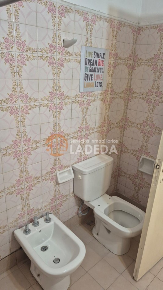 CASA 2 DORMITORIOS Y AMPLIO PATIO -GARAGE USO EXCLUSIVO -ZONA SUR