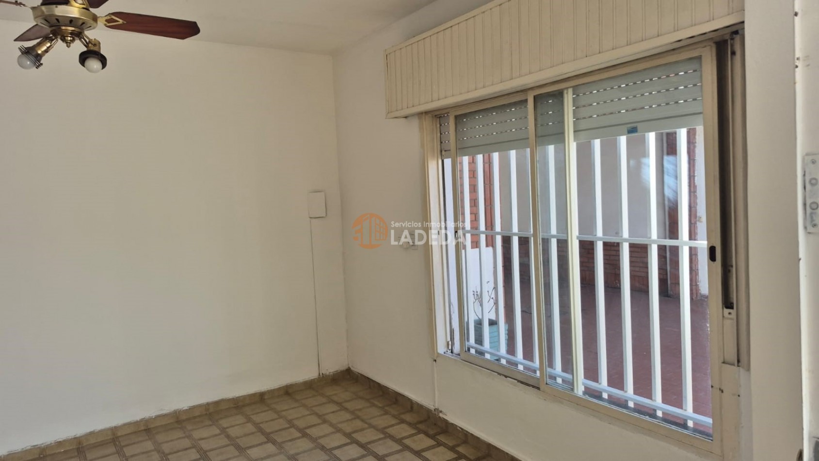 CASA 2 DORMITORIOS Y AMPLIO PATIO -GARAGE USO EXCLUSIVO -ZONA SUR