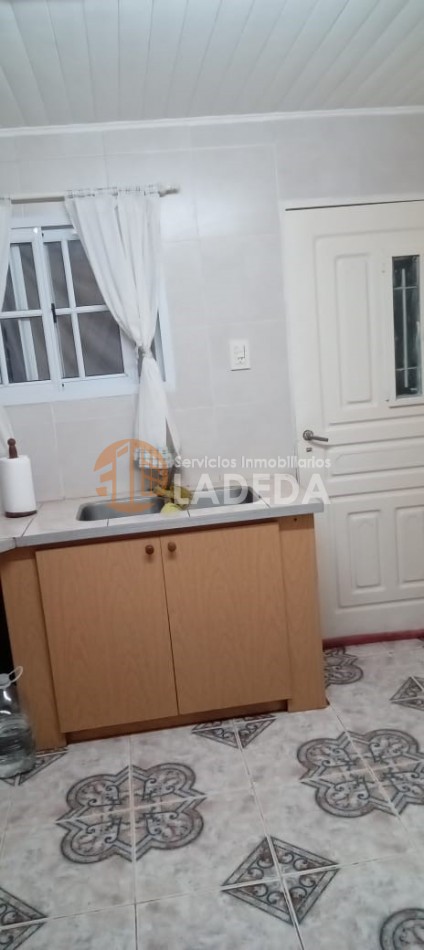 CASA 3 DORMITORIOS Y HERMOSO JARDIN EN ZAVALLA