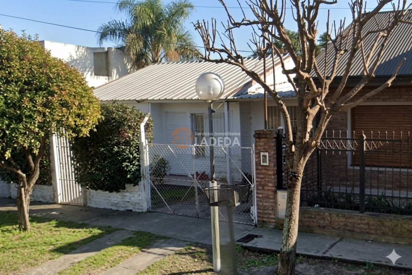 CASA 3 DORMITORIOS Y HERMOSO JARDIN EN ZAVALLA