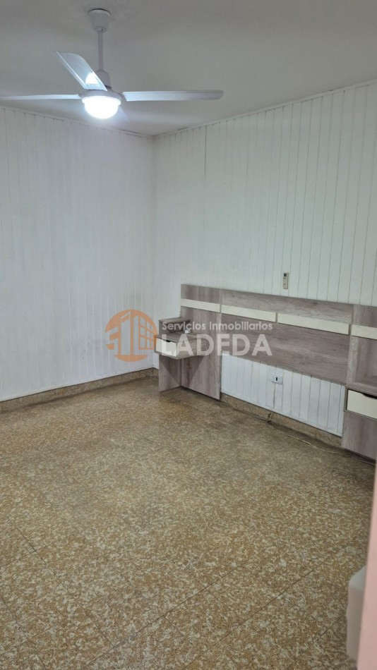 CASA 2 DORMITORIOS Y AMPLIO PATIO -GARAGE USO EXCLUSIVO -ZONA SUR