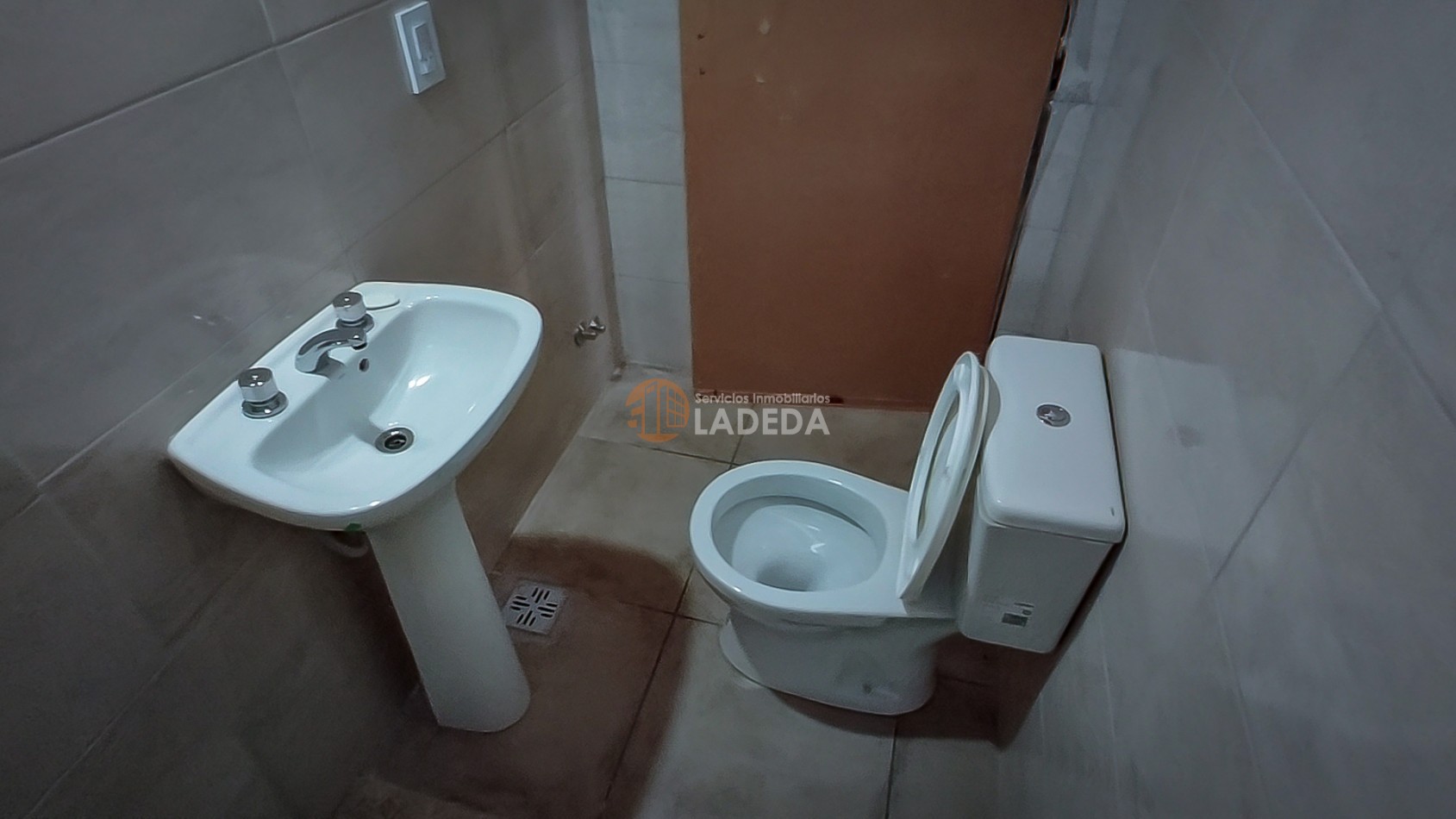 CASA EN ALQUILER EN FUNES