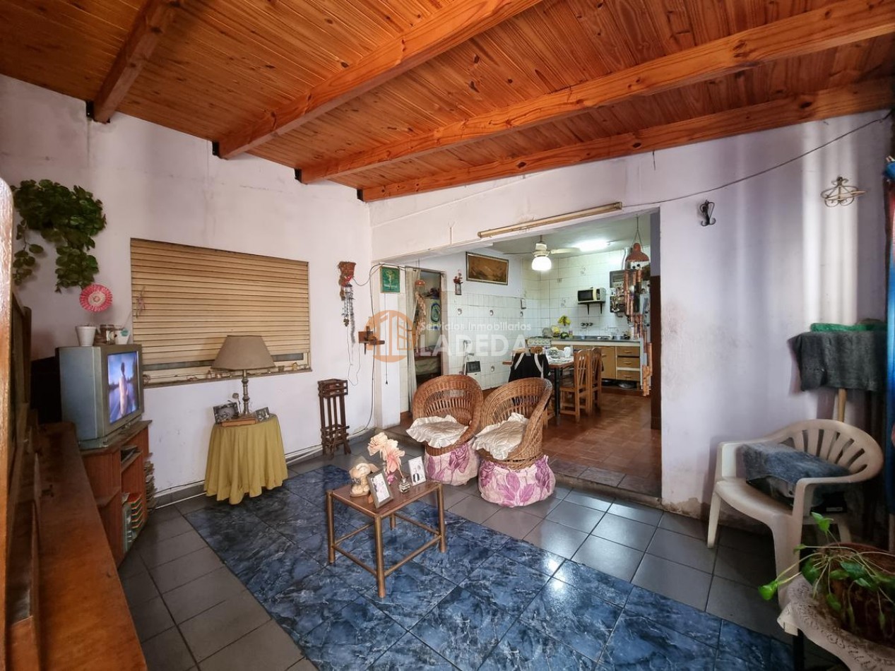 BARRIO BELLA VISTA  - 2 CASAS IDEAL PARA 2 FAMILIAS