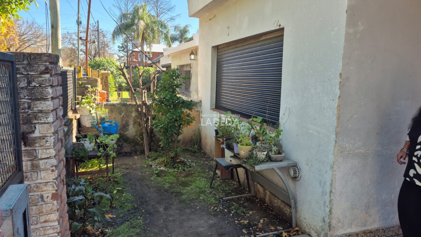 TERRENO DE 660M2 EN FUNES - CON CASA PARA RECICLAR