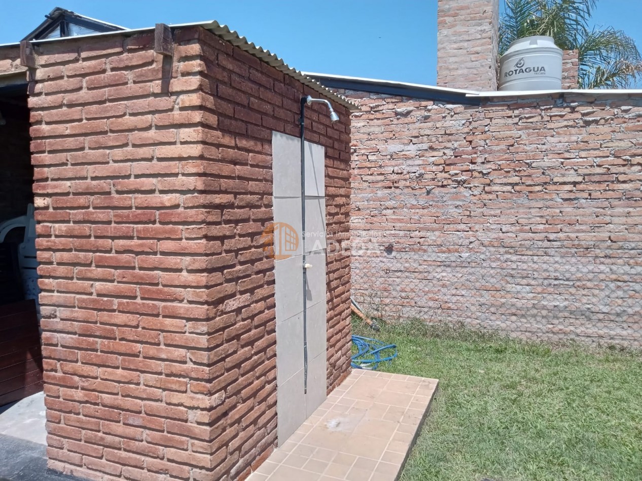 CASA CON PILETA - HERMOSO PARQUE EN PUNTA CHACRA - ROLDAN