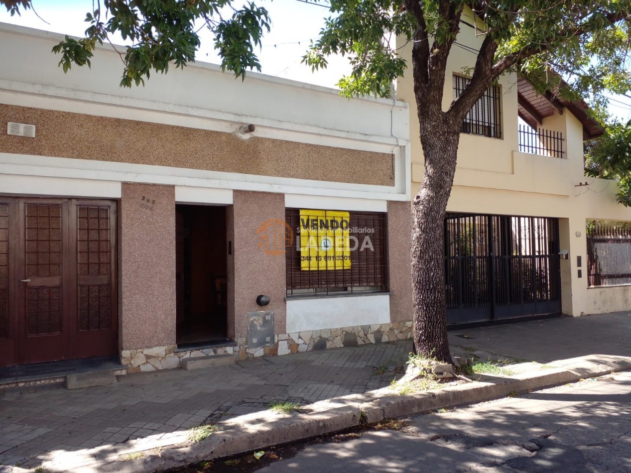 CASA AL FRENTE EN BARRIO AZCUENAGA