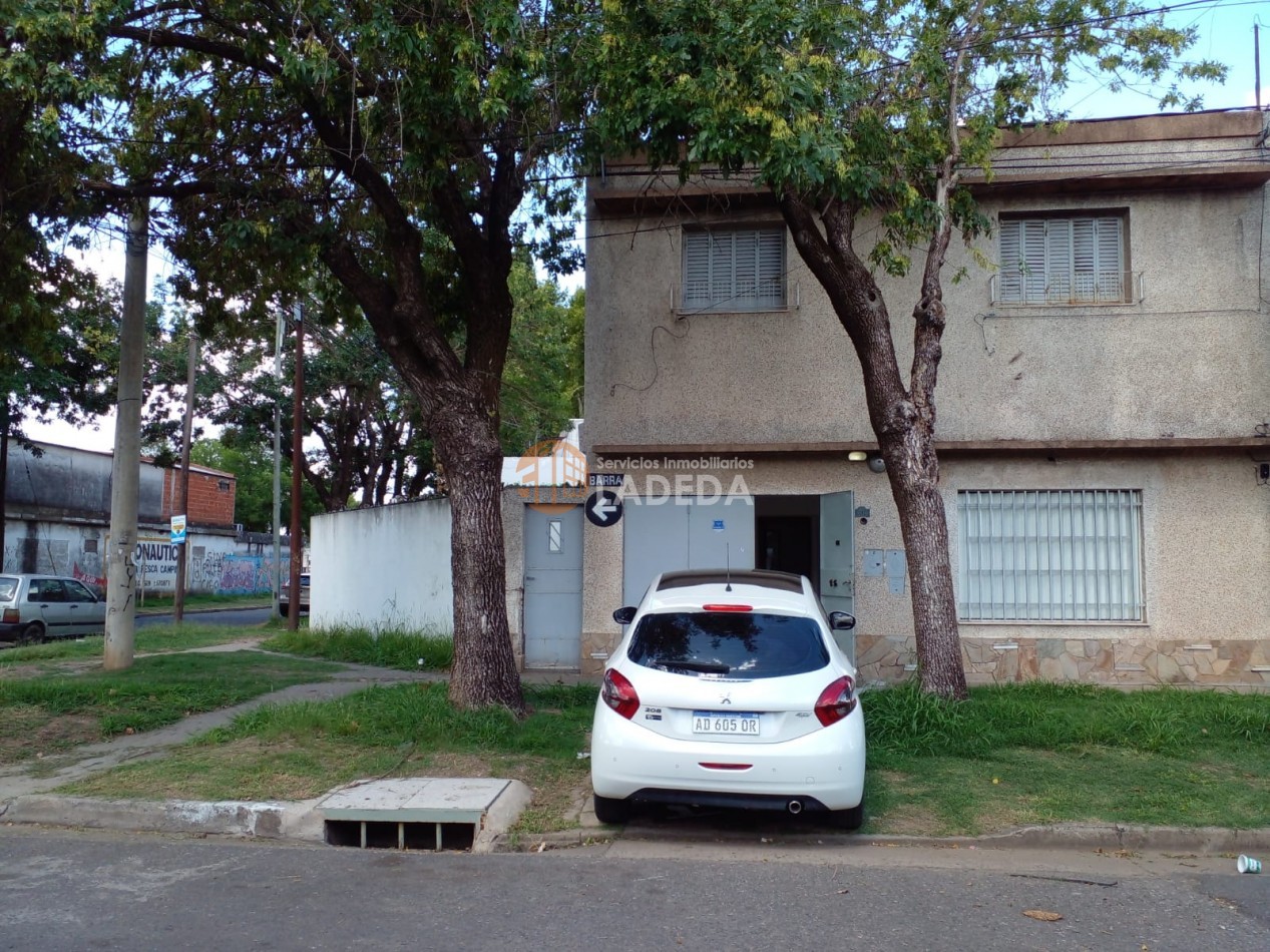 CASA EN ESQUINA BARRA y SAN LORENZO