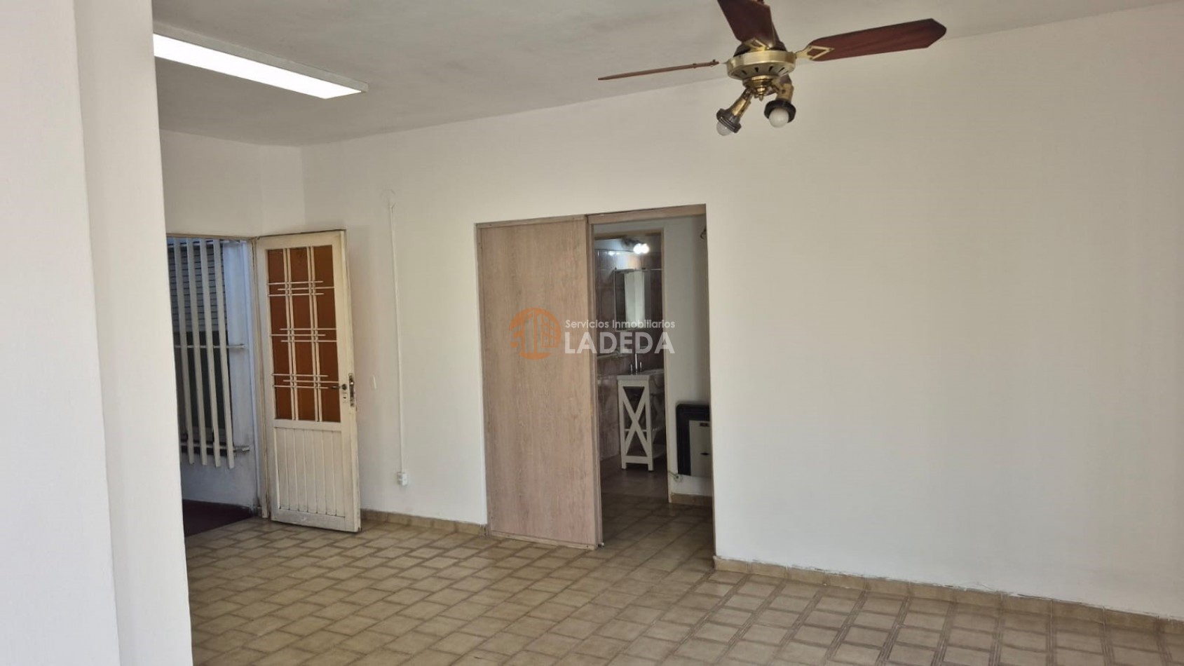 CASA 2 DORMITORIOS Y AMPLIO PATIO -GARAGE USO EXCLUSIVO -ZONA SUR