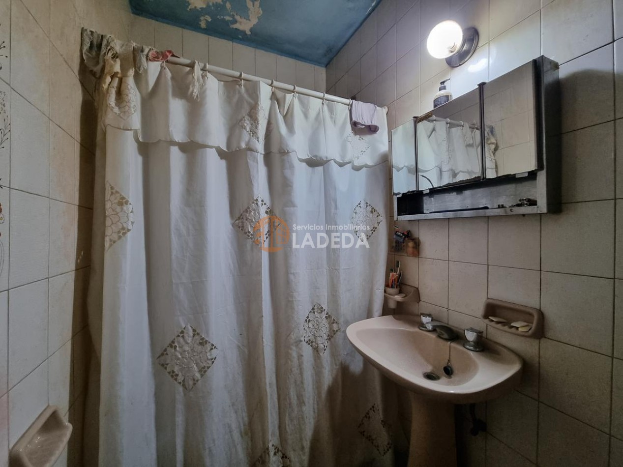 BARRIO BELLA VISTA  - 2 CASAS IDEAL PARA 2 FAMILIAS