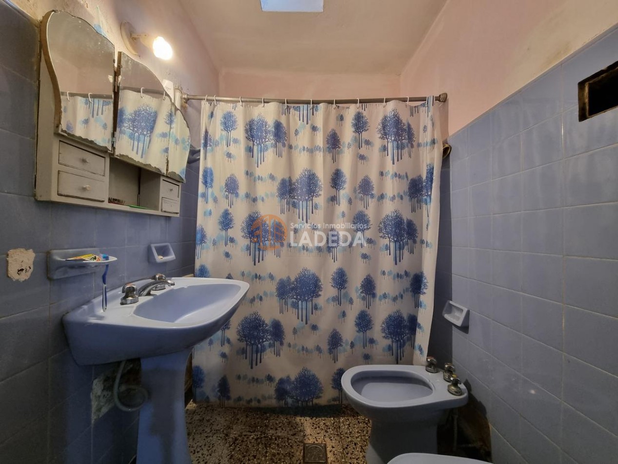 BARRIO BELLA VISTA  - 2 CASAS IDEAL PARA 2 FAMILIAS