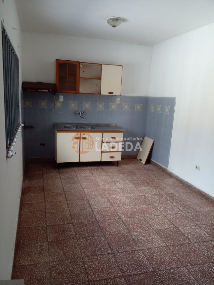 CASA EN ESQUINA BARRA y SAN LORENZO