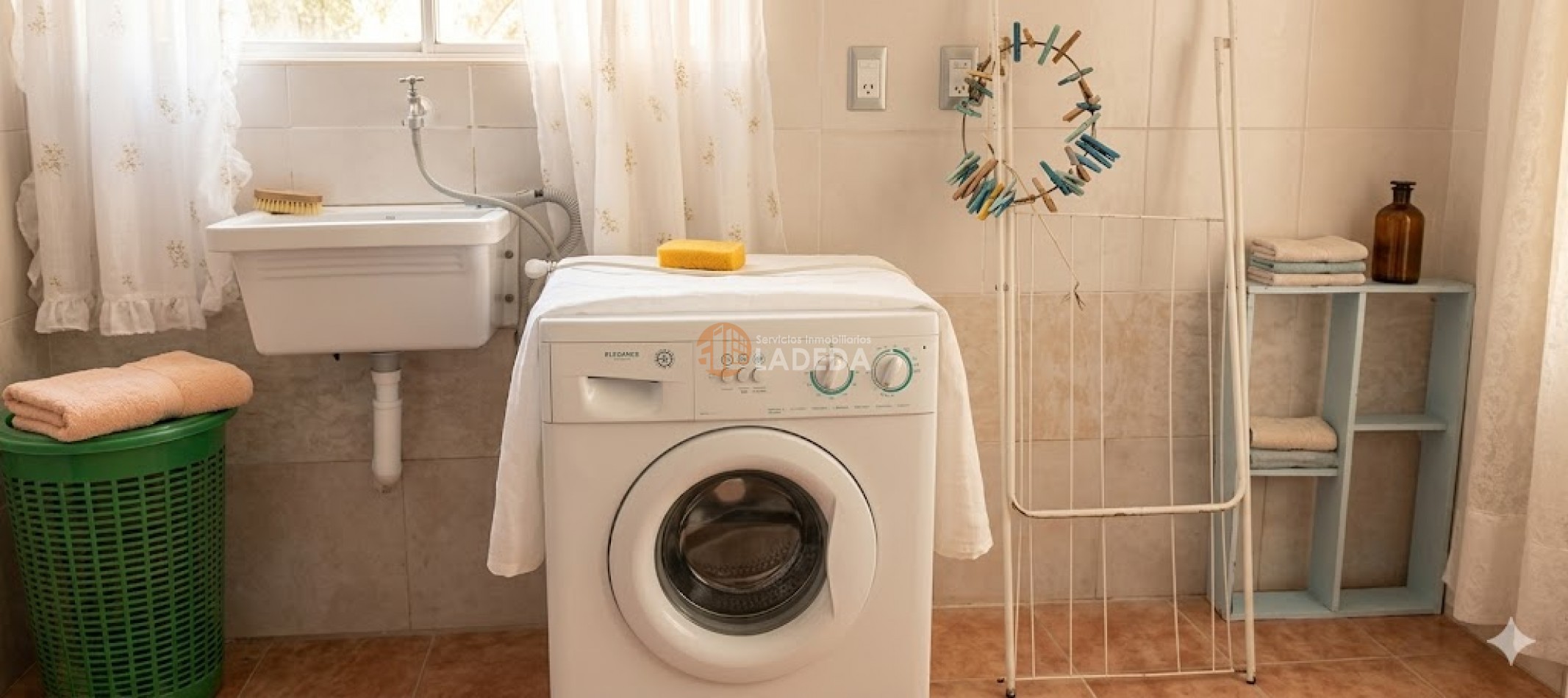 CASA 3 DORMITORIOS Y HERMOSO JARDIN EN ZAVALLA