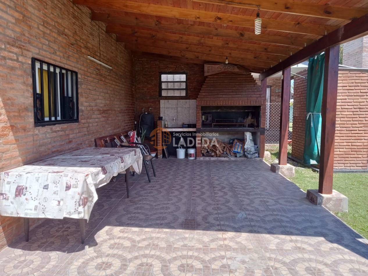 CASA CON PILETA - HERMOSO PARQUE EN PUNTA CHACRA - ROLDAN