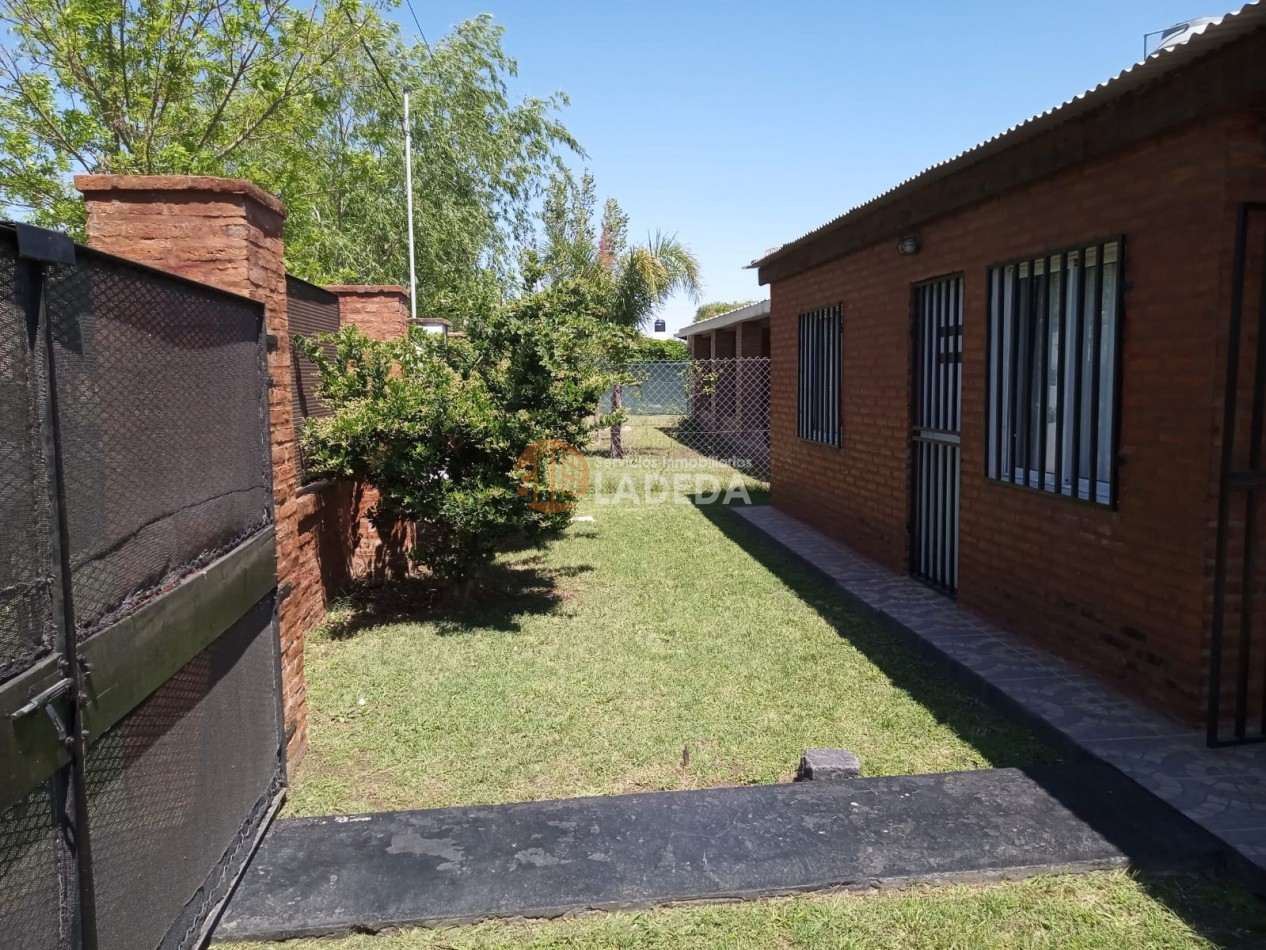 CASA CON PILETA - HERMOSO PARQUE EN PUNTA CHACRA - ROLDAN